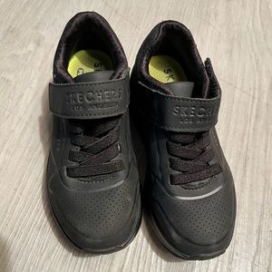 Black Skechers Sneakers
